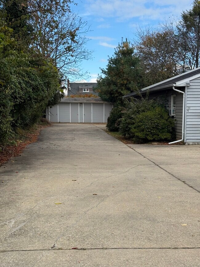 Foto del edificio - 251 Davis Ave