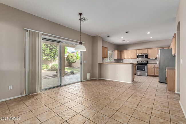 Foto del edificio - 8014 W Harmony Ln