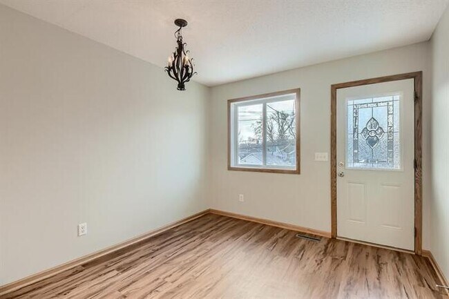 Building Photo - 1806 7Th Street E, Saint Paul, MN, 55119