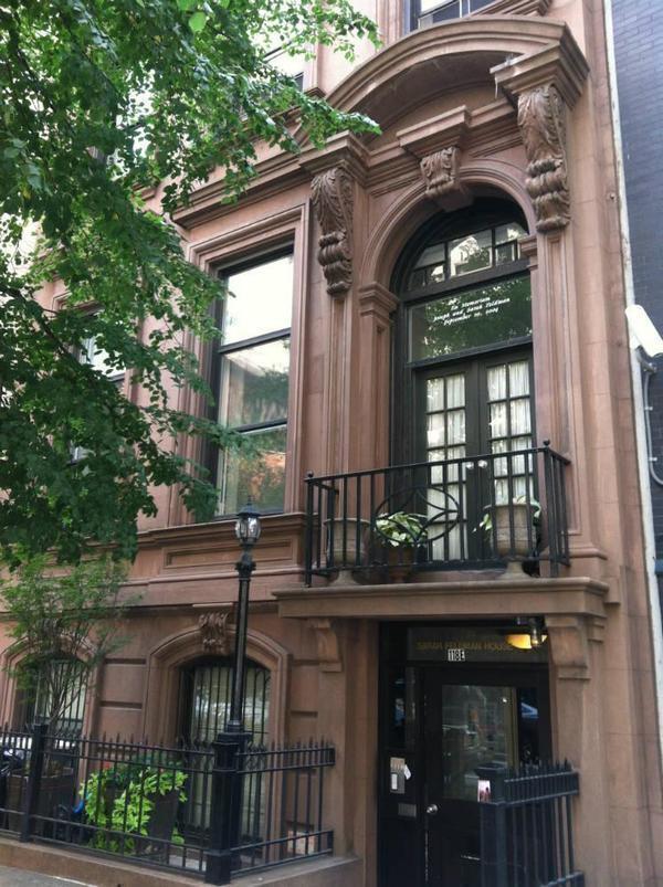Building Photo - 118 E 18th St
