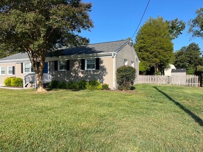 Front / Fence - 12 Fairway Ln