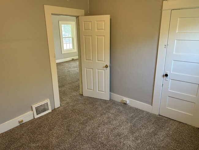 Foto del edificio - 3 Bedroom, 1 Bath Home in Great Location