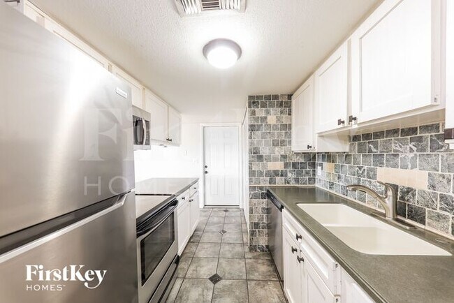 Foto del edificio - 6104 W Nancy Rd