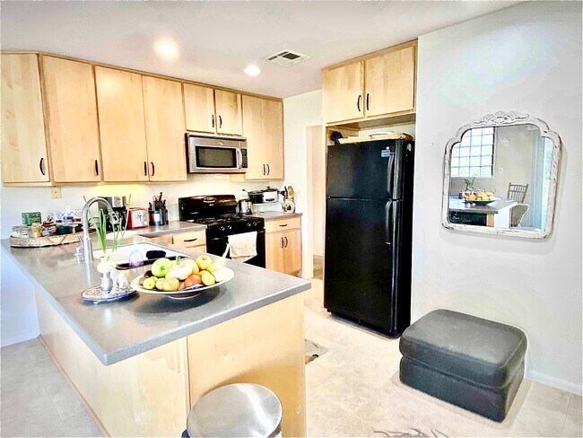 Foto del edificio - 406 Crestview Dr