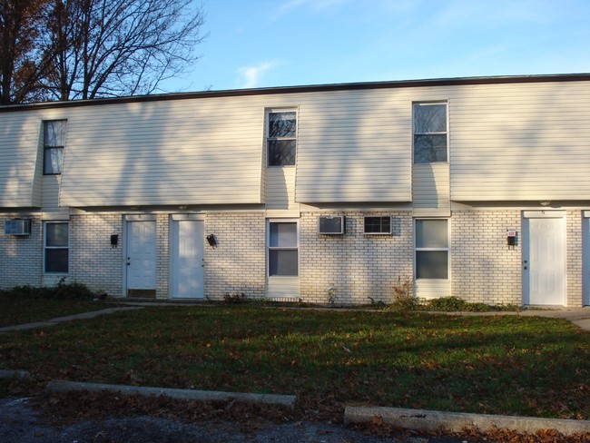 Building Photo - 989 Somerset Dr