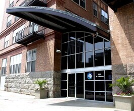 Building Photo - 500 S Clinton St