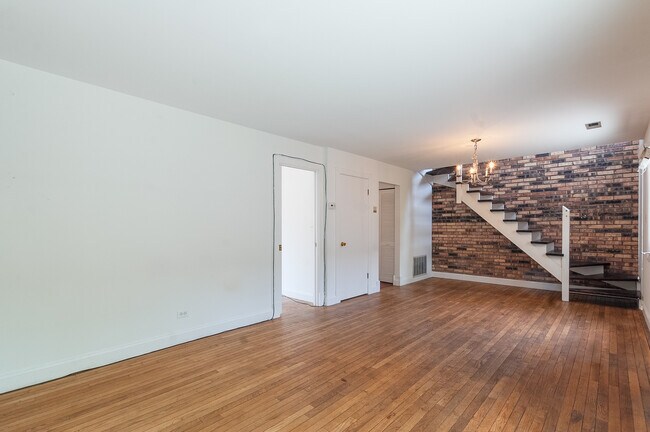 Foto del edificio - 1255 W Belden Ave