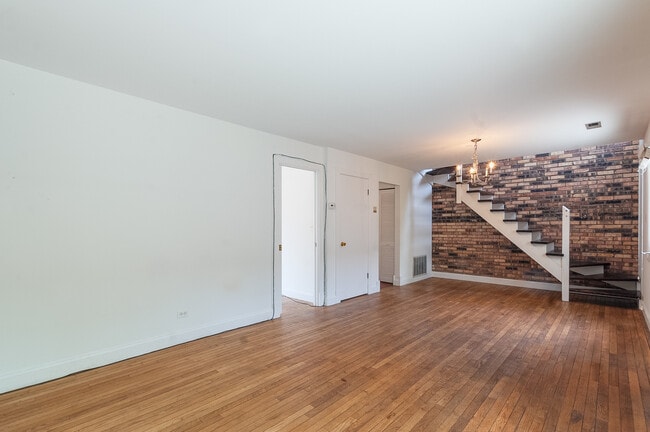 Building Photo - 1255 W Belden Ave