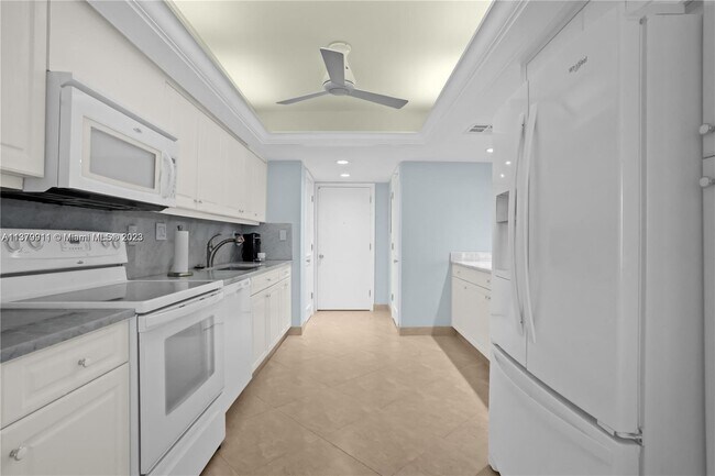 Building Photo - 2100 S Ocean Dr
