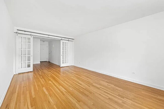 Foto del edificio - 153 Bennett Ave