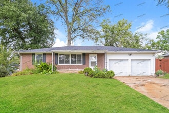 Building Photo - 927 Olympia Dr