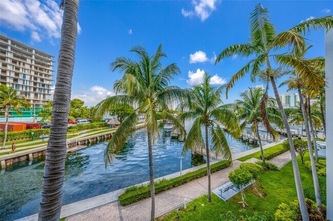 Foto del edificio - 7914 Harbor Island Dr