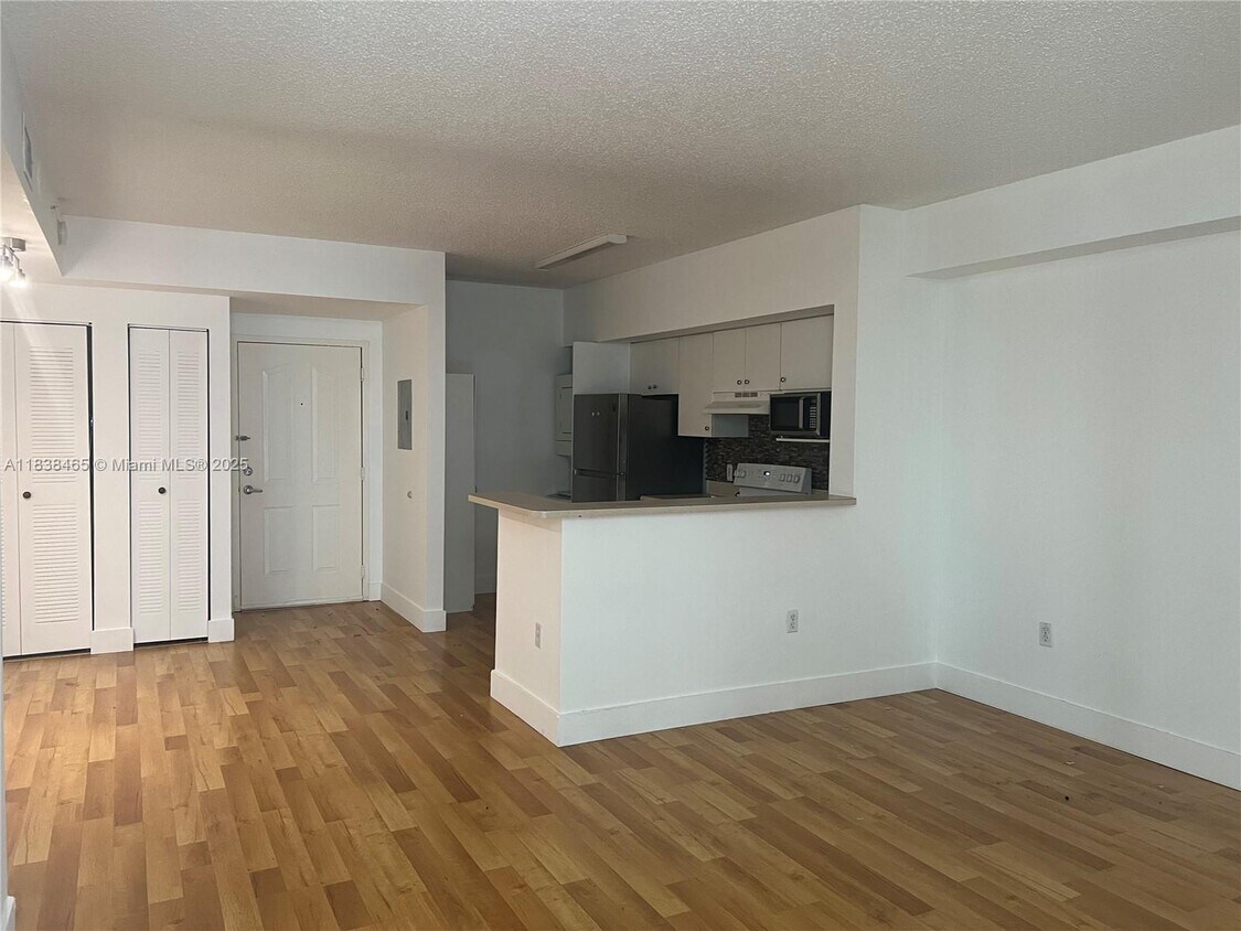 Foto principal - 5085 NW 7th St