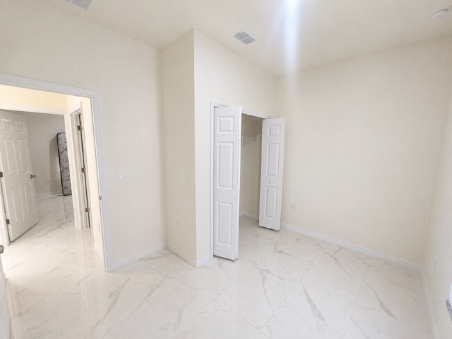 Foto del edificio - 1139 Chiefland St E