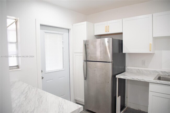 Foto del edificio - 251 NE 187th St