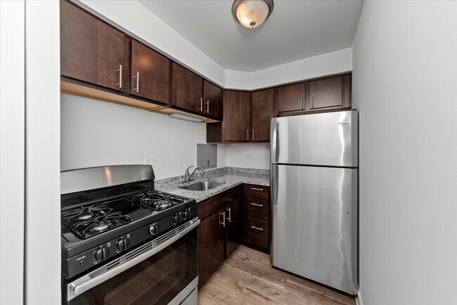 Foto del edificio - 6211 N Kenmore Ave
