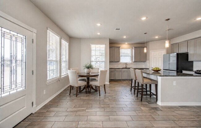 Building Photo - 1705 Bayway Dr