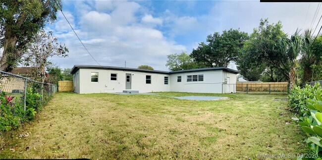 Foto del edificio - 1225 SW 23rd Ave