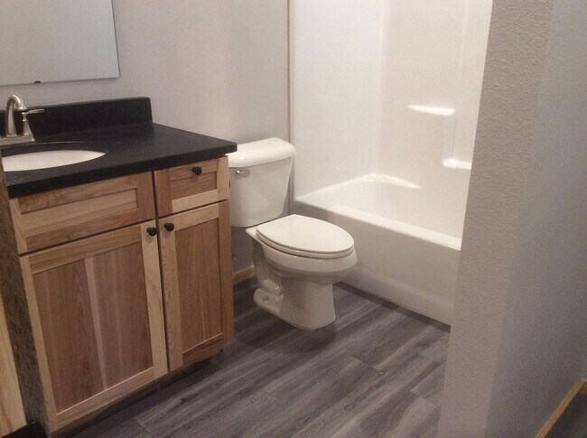 Foto del edificio - BEAUTIFUL NEWER CONSTRUCTION! 3 BEDROOMS, ...