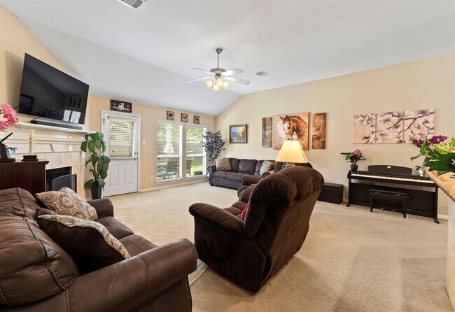 Foto del edificio - 12822 Lakeshore Dr