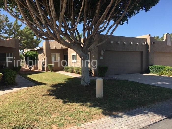 Primary Photo - Charming home with golf course view