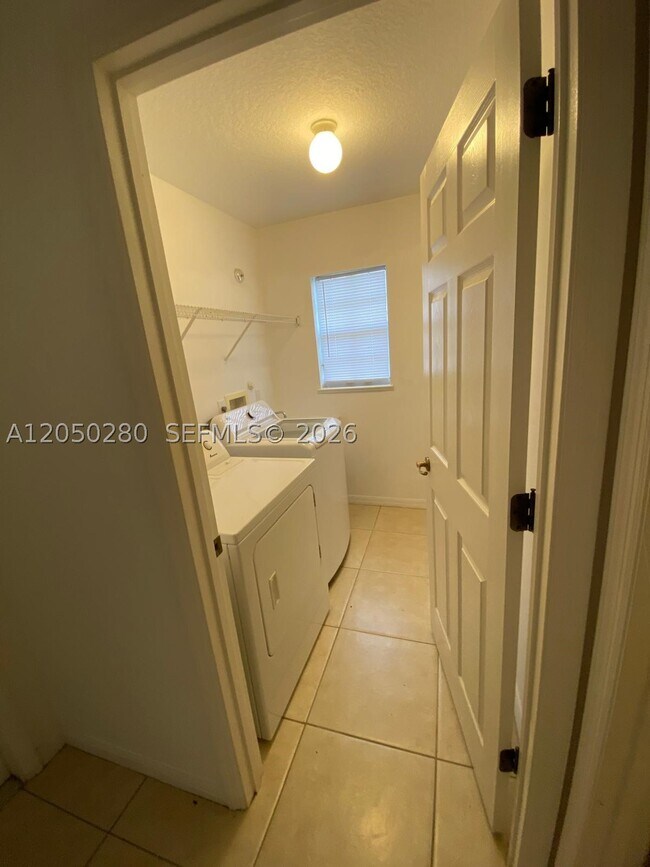 Building Photo - 6432 Las Palmas Way