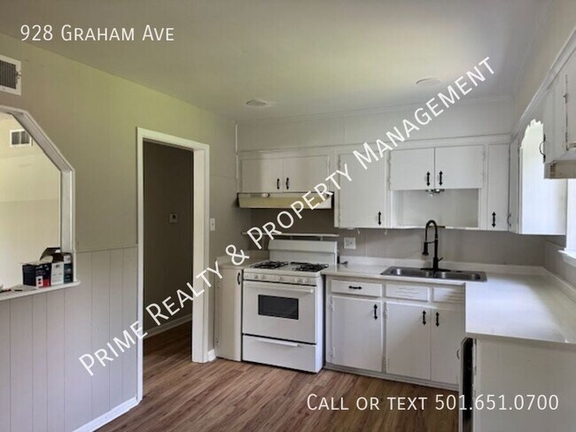 Foto del edificio - 928 Graham Ave