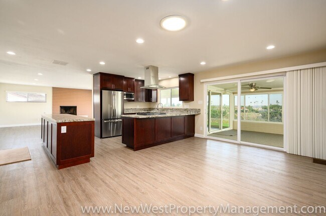 Building Photo - Spacious College View Estates 3 Bedroom, Available Now!