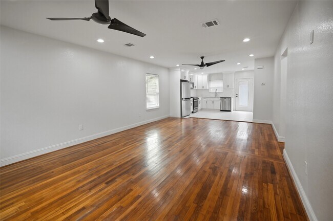 Building Photo - 318 2nd St N
