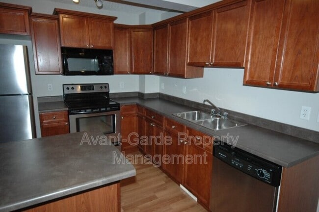 Building Photo - 57 Vaughn Ave