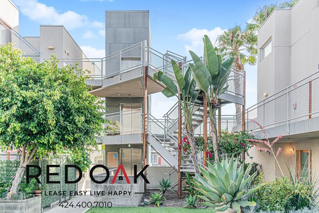 Building Photo - 1011 Pico Blvd