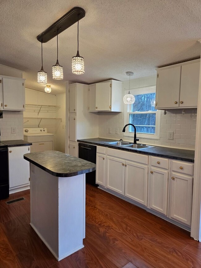 Foto del edificio - 3 bedroom mobile home in Iron Station