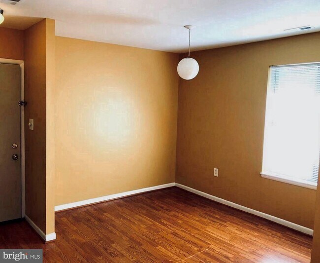 Foto del edificio - 10547 Twin Rivers Rd