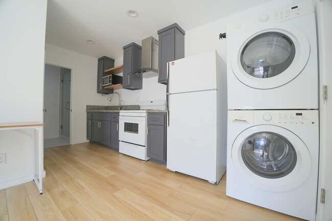 Building Photo - 3407 Volk Ave