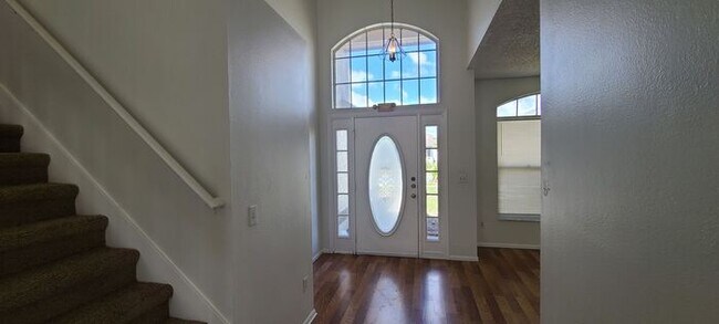 Building Photo - Spacious Pool Home in Kissimmee
