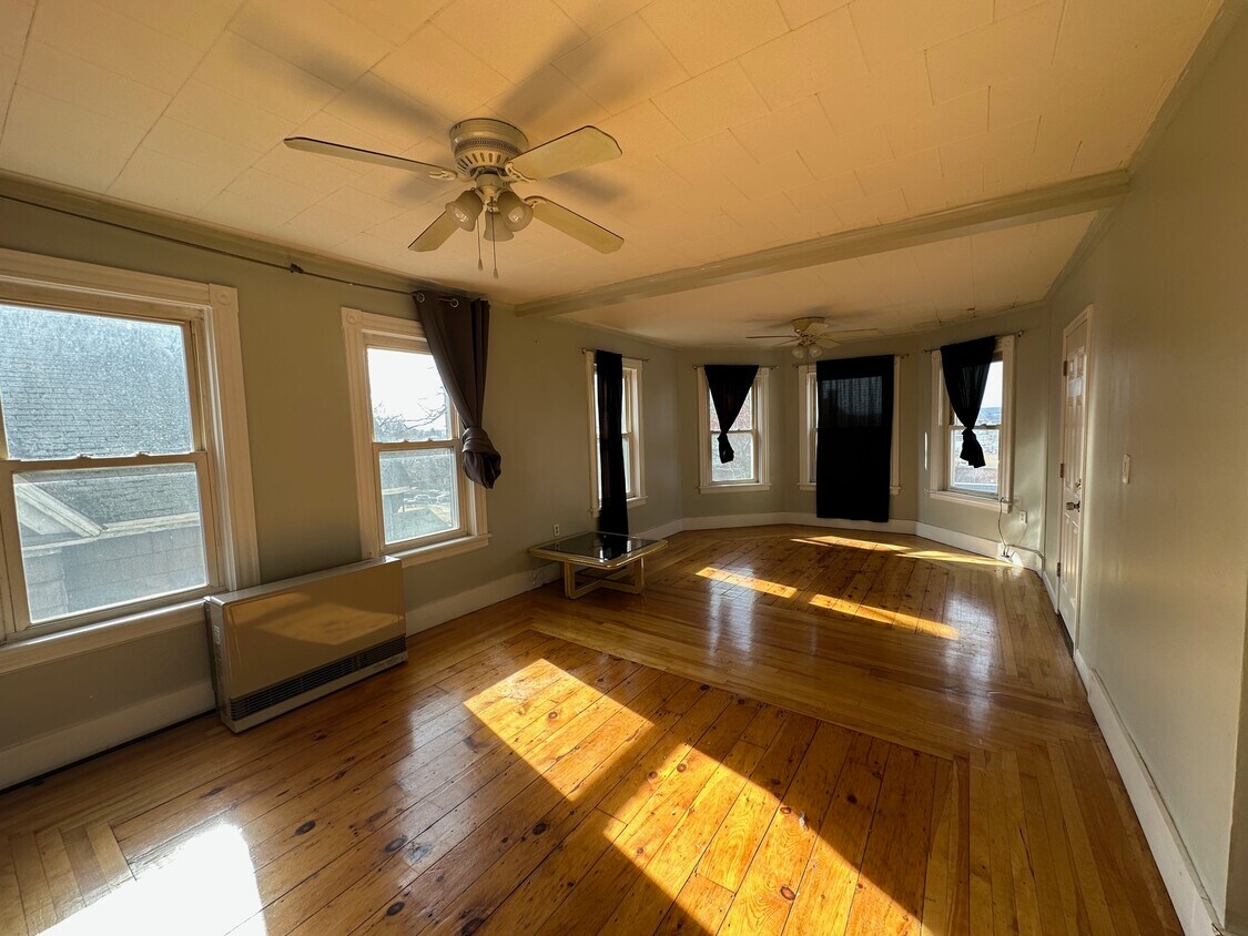 86 Plantation St Unit 2, Worcester, MA 01604 Apartments in Worcester