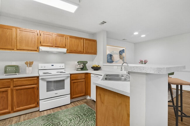 Building Photo - Ellington Woods