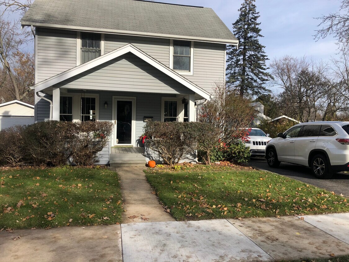 Front of home - 524 Pauline Blvd