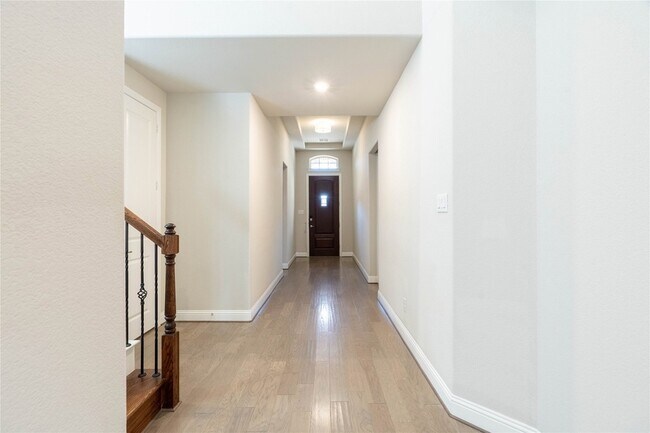 Foto del edificio - 6350 Culverdale Ln