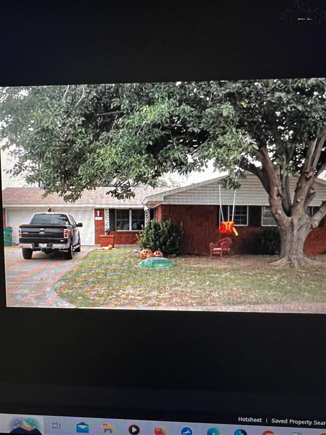 1016 E Beverly Loop