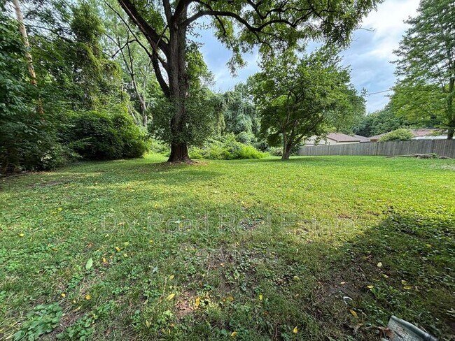 Foto del edificio - 1739 Embury Park Rd