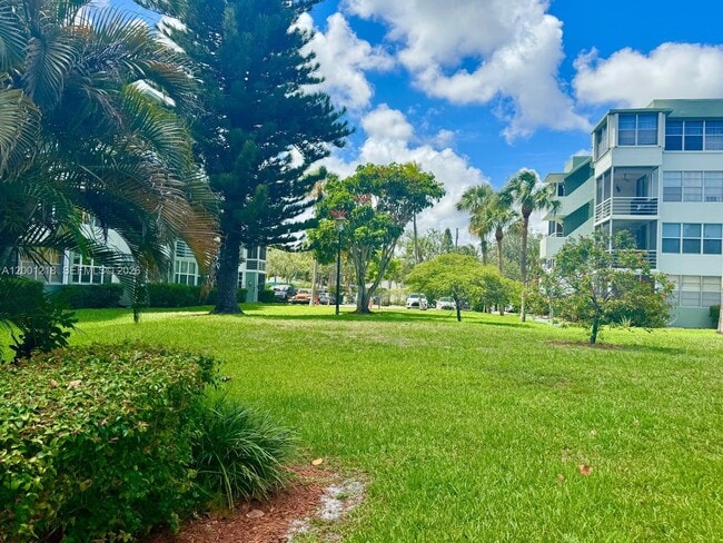 Foto del edificio - 2741 Taft St