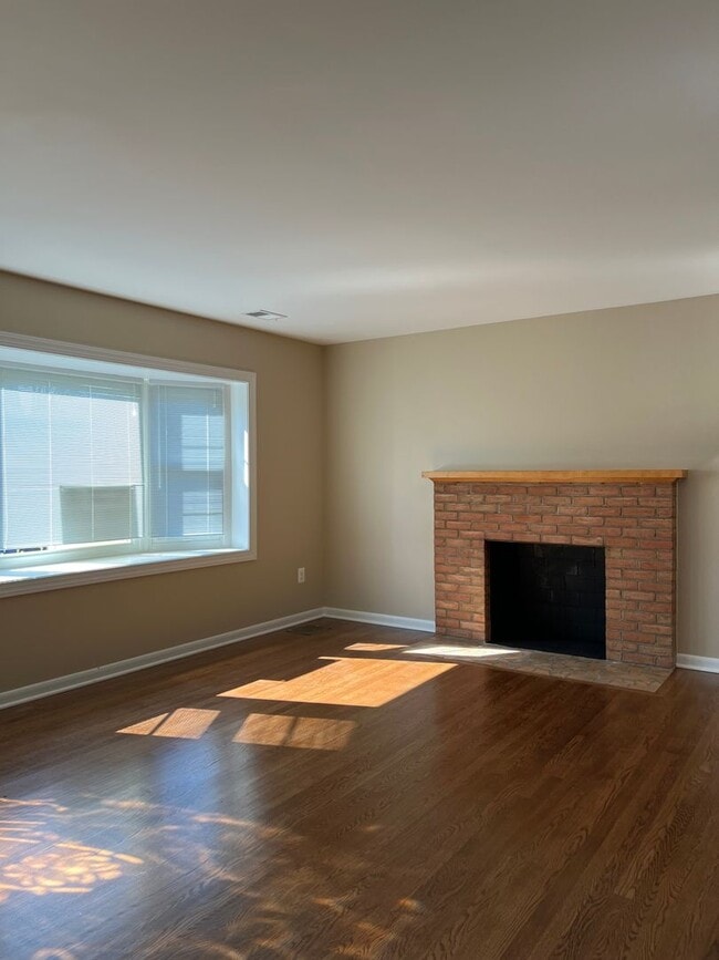 Building Photo - Delightful Rambler with Finished Basement