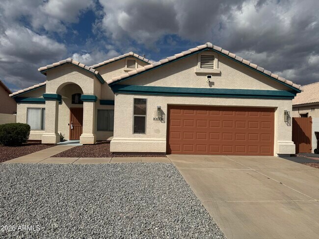 Foto del edificio - 8136 W Laurel Ln