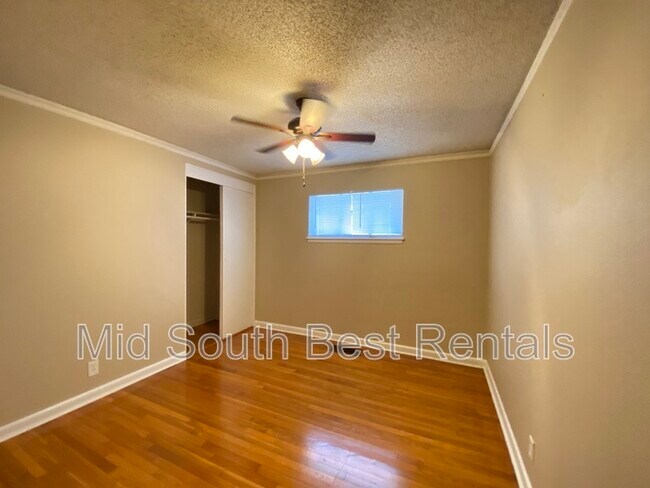 Building Photo - 1 Broadmoor Dr