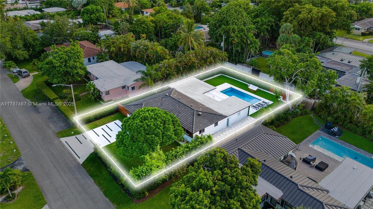 Foto principal - 10658 NE 11th Ave
