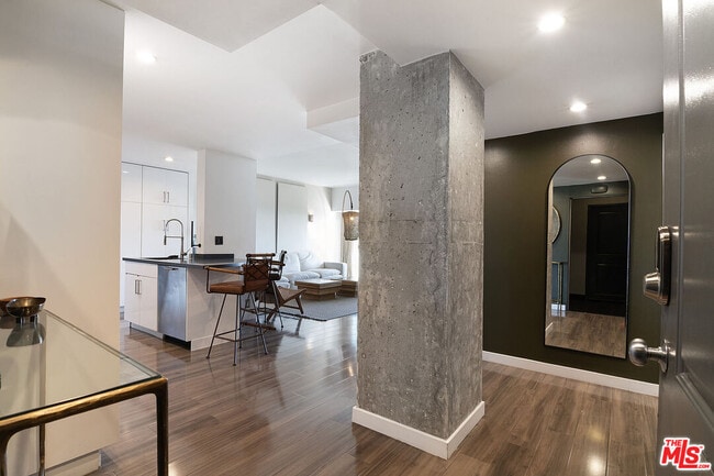 Foto del edificio - 1155 N La Cienega Blvd