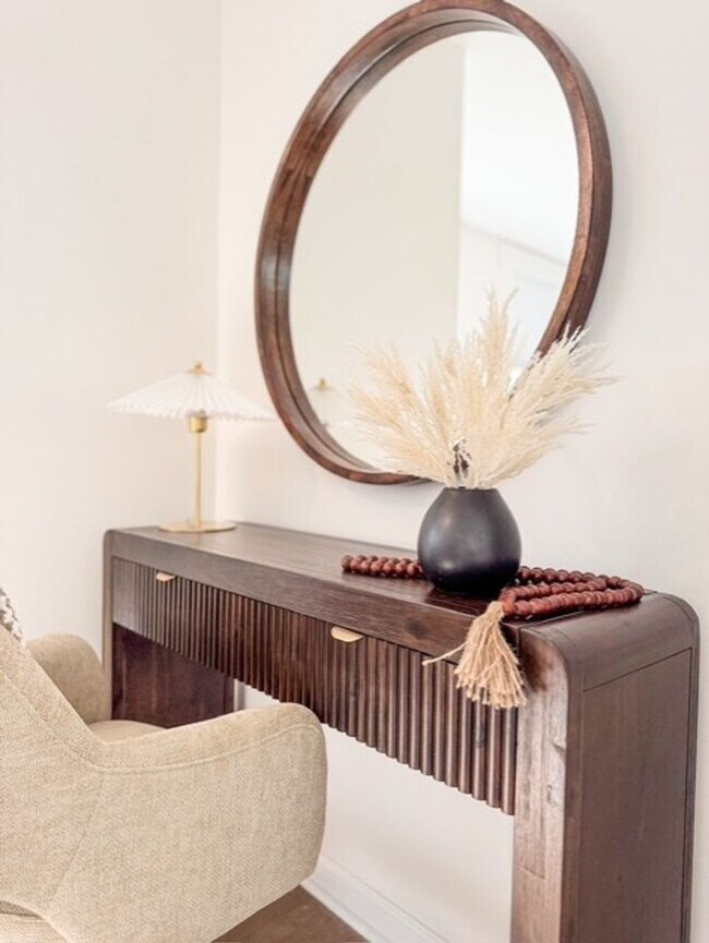 Foto del edificio - Brand new, huge 2 BR/2BA fully furnished i...
