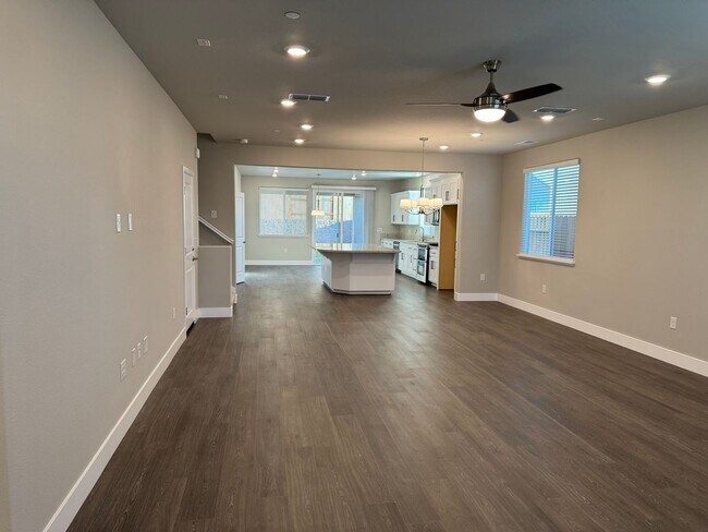 Foto del edificio - Recently Built Modern 4BD/2.5BA Single Family Home in Desirable Whitney Ranch Community!