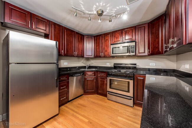 Building Photo - 10S771 Clarendon Hills Rd